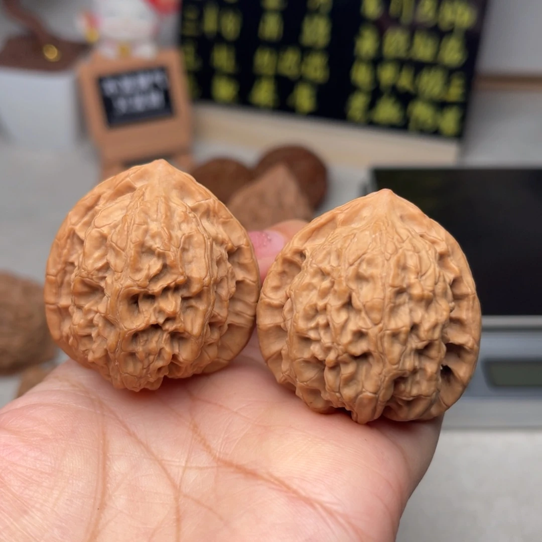 文玩核桃把件梨木台