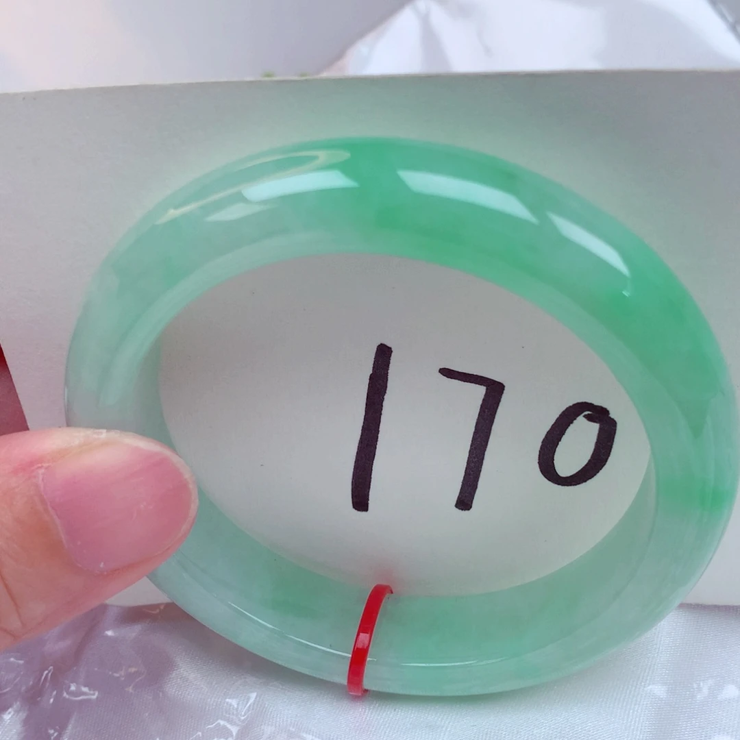 翡翠手镯未镶嵌翡翠