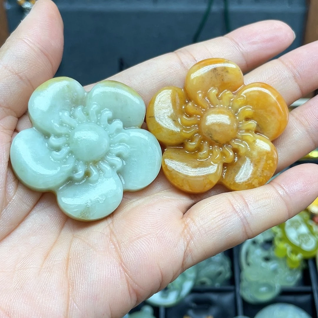 吉***母未镶嵌蛇纹石玉颈饰
