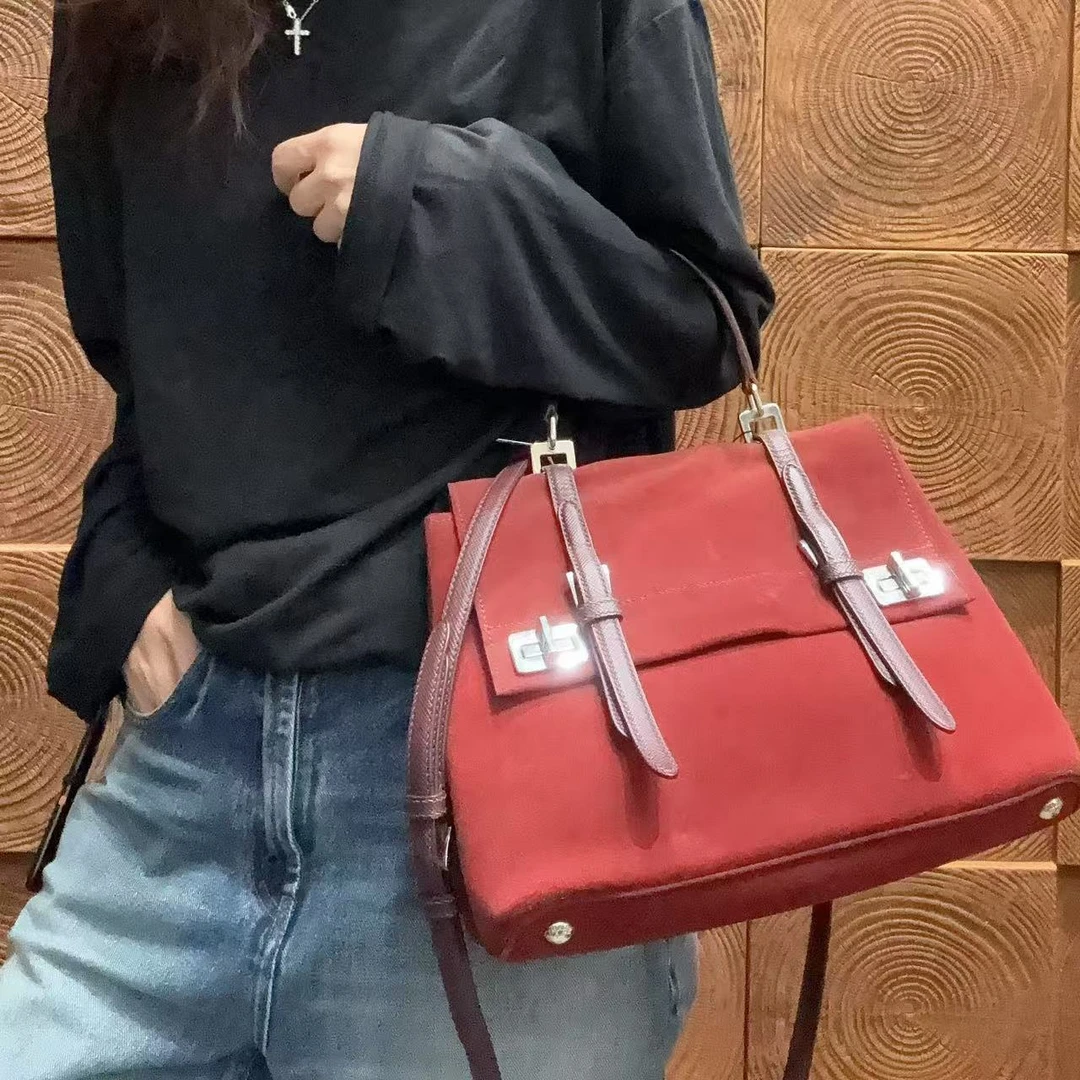 95新 Prada/普拉达 【蕾】2QR214 酒红色麂皮拼皮双扣两用包