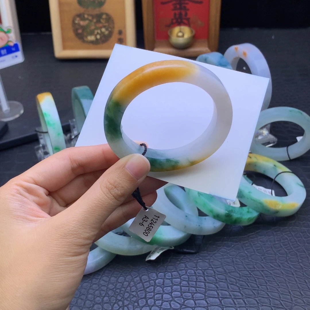 定制翡翠未镶嵌翡翠手镯