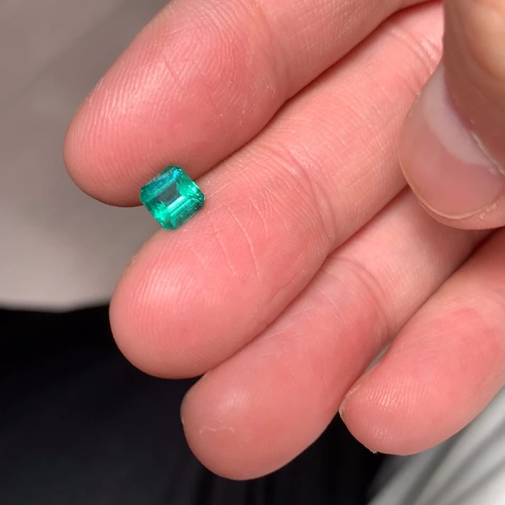 祖母绿裸石未镶嵌