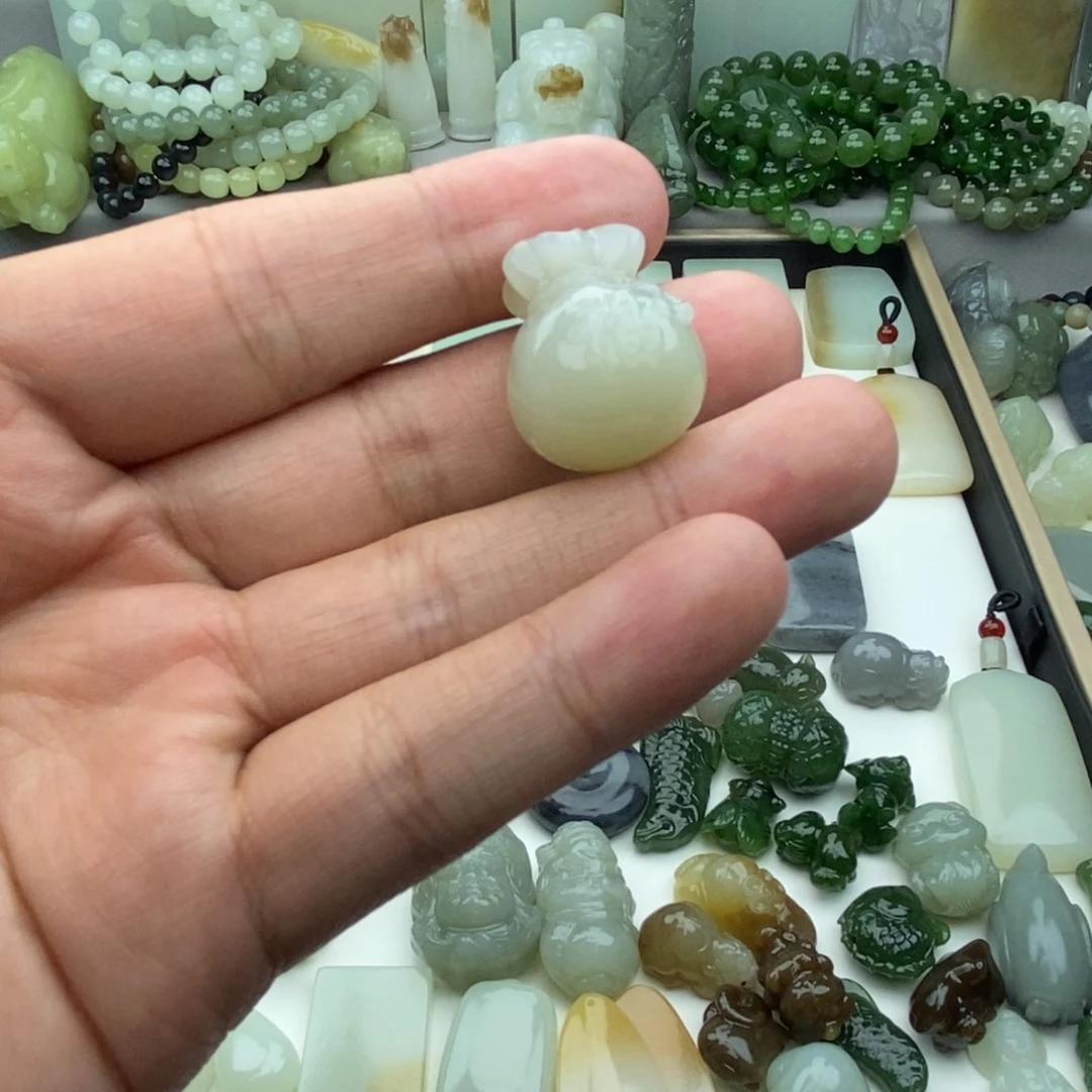 阿***哥颈饰未镶嵌和田玉