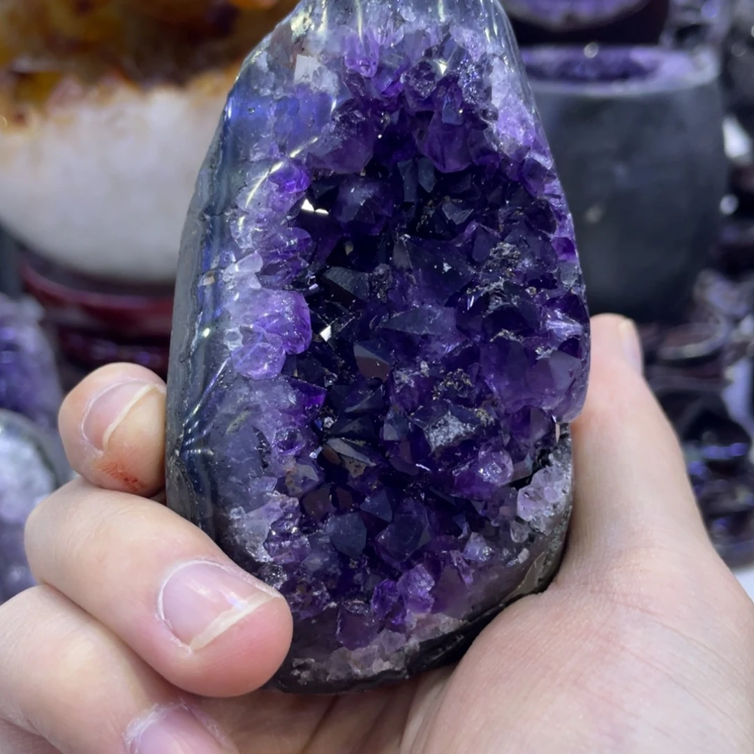 不***为未镶嵌珠宝半成品水晶