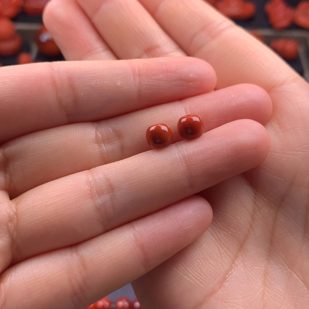 南红玛瑙老型对珠6.8mm未镶嵌莹*石