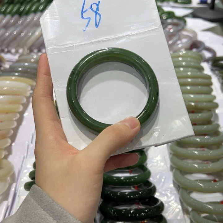 动***波和田玉未镶嵌手镯