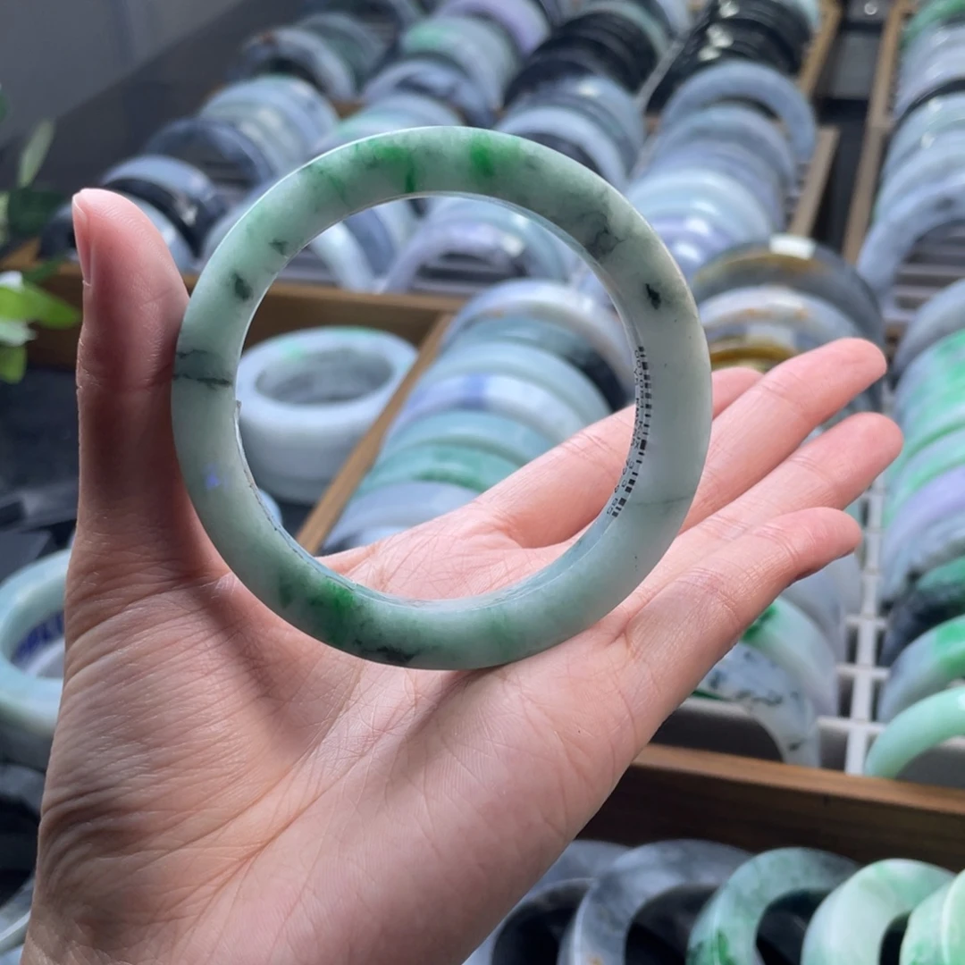 定制翡翠未镶嵌翡翠手镯