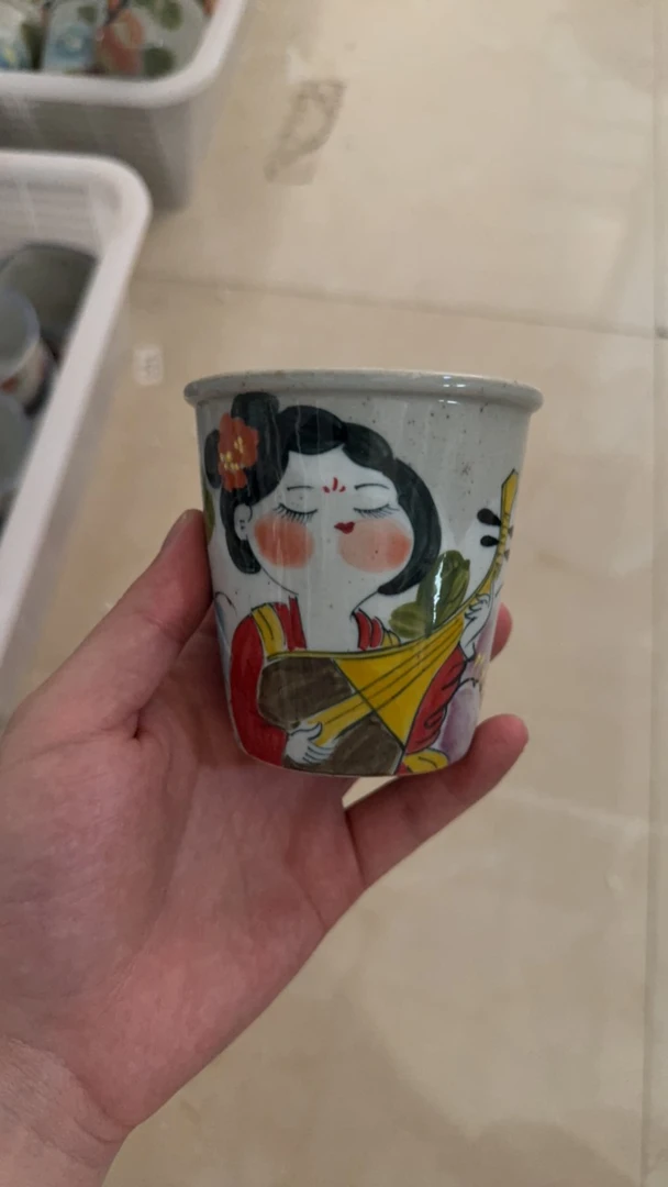 景德镇手工手绘唐美人谈枇杷可乐杯