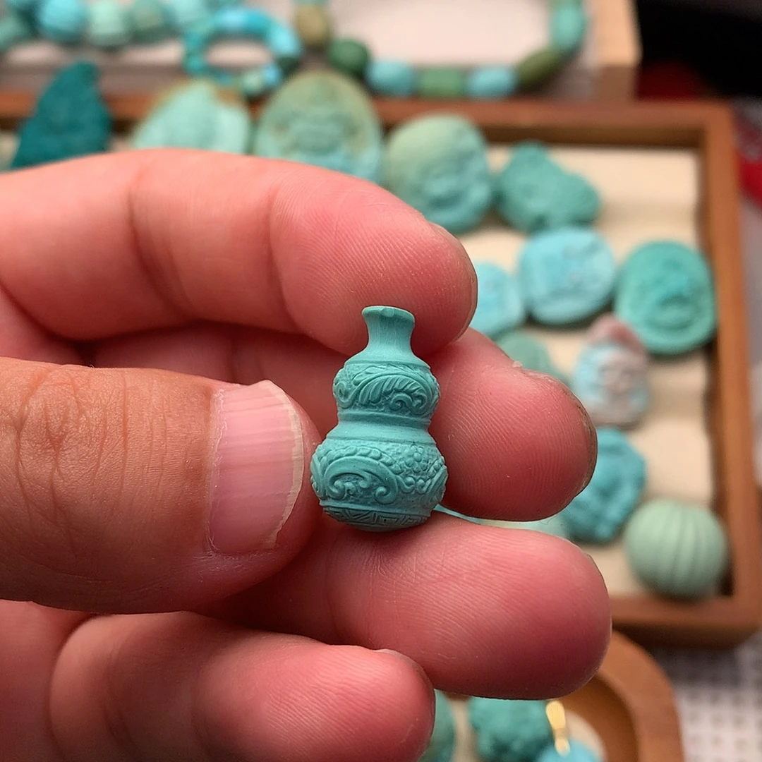 绿松石未镶嵌颈饰