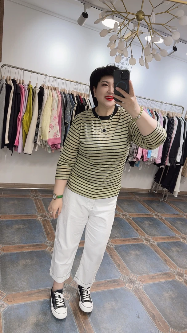 【81832】黑黄条满钻长袖圆领防晒T恤  简约慵懒/H99