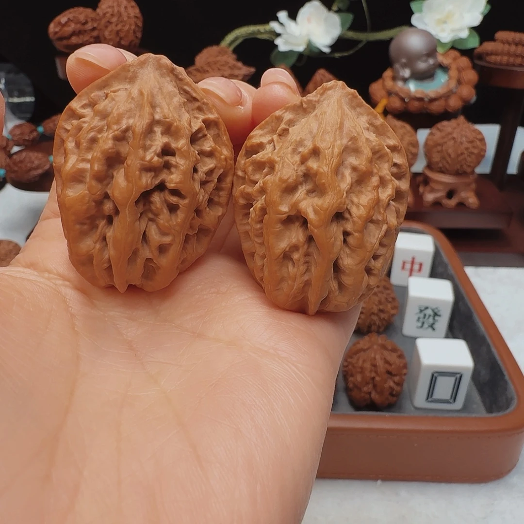 文玩核桃吊坠～龙纹鸡心
