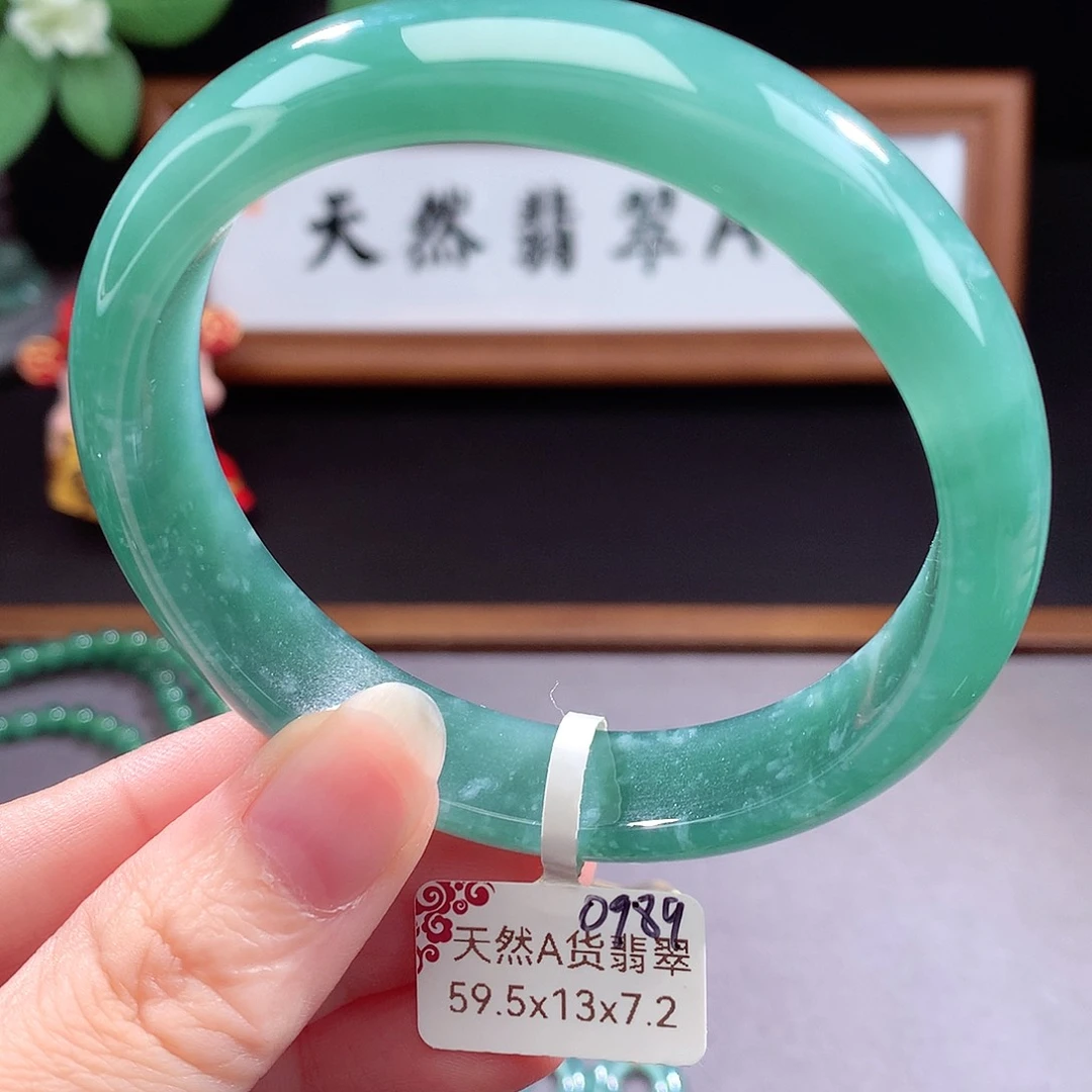 未镶嵌手镯（圆镯）翡翠