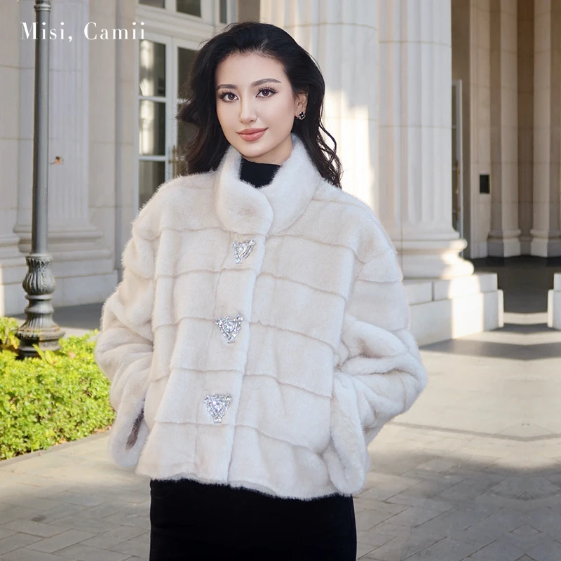Misi,Camii2025秋冬新款女装扣饰立领环保毛短外套名媛风时尚穿搭