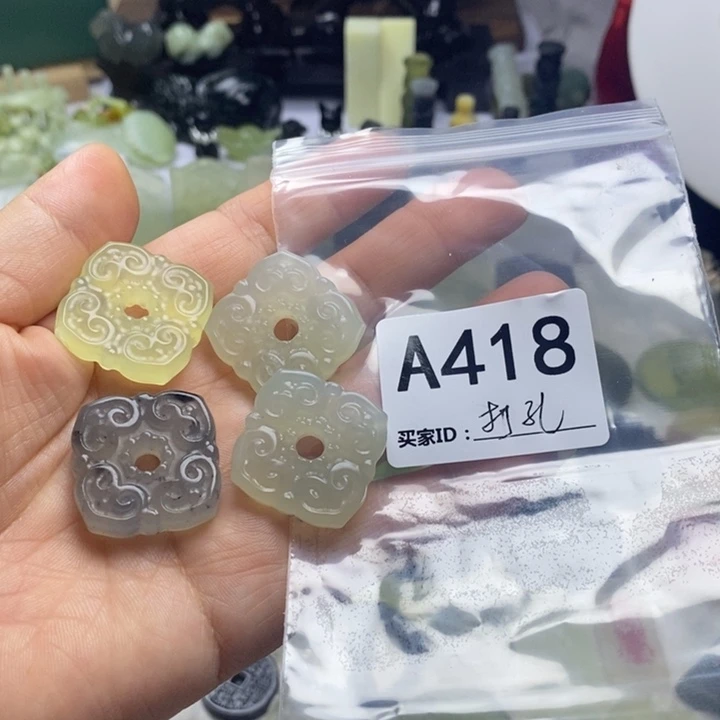 蛇纹石玉合金颈饰叶*可