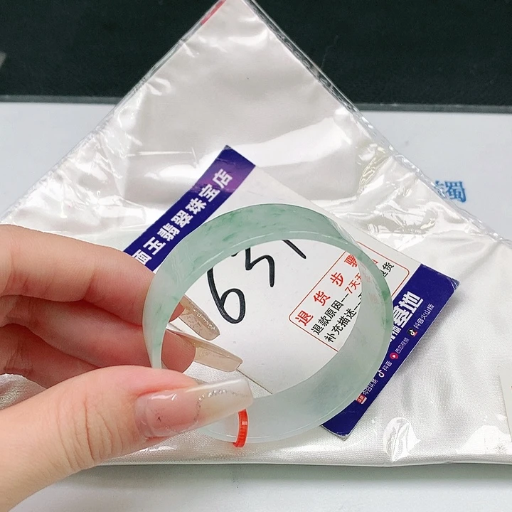 翡翠手镯未镶嵌翡翠手镯