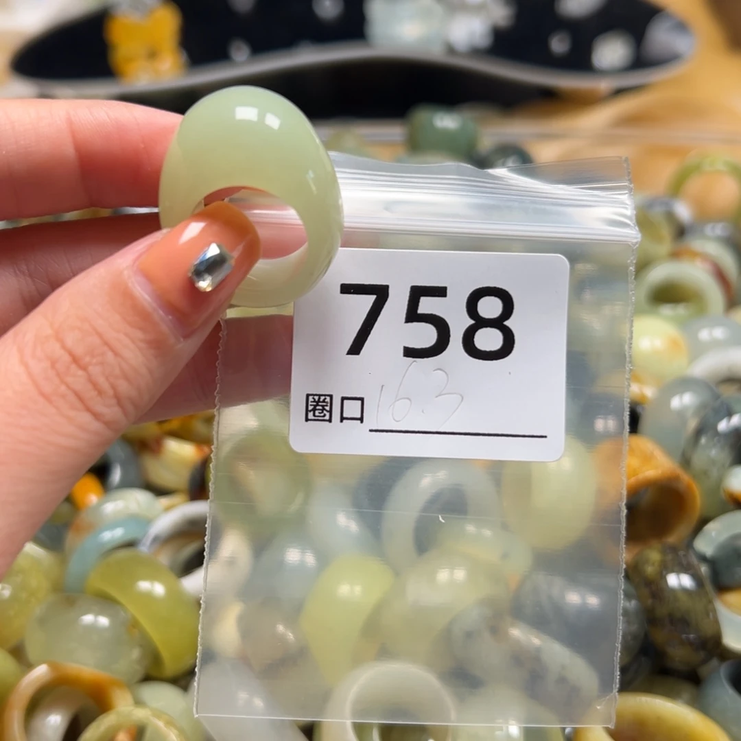 ****人蛇纹石玉未镶嵌戒指