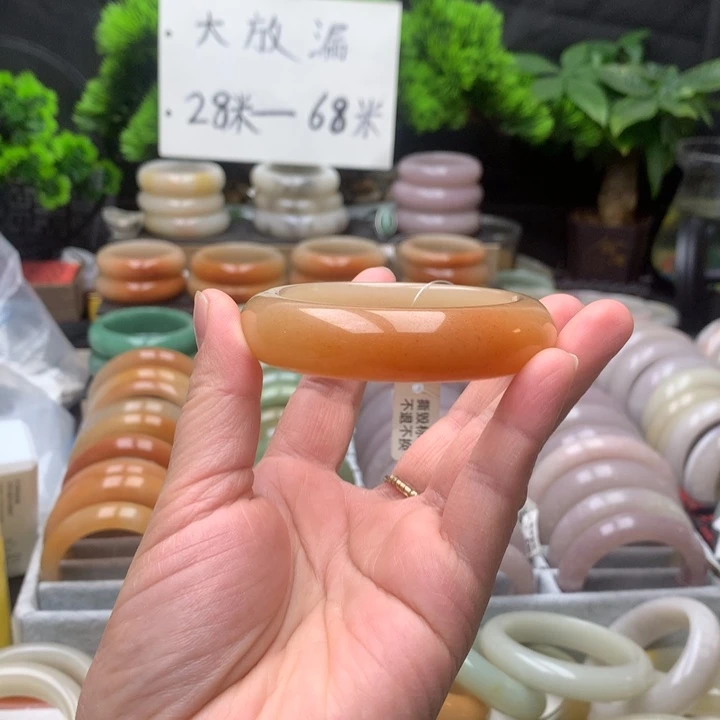 石英质玉（佘太翠）未镶嵌手镯54.4