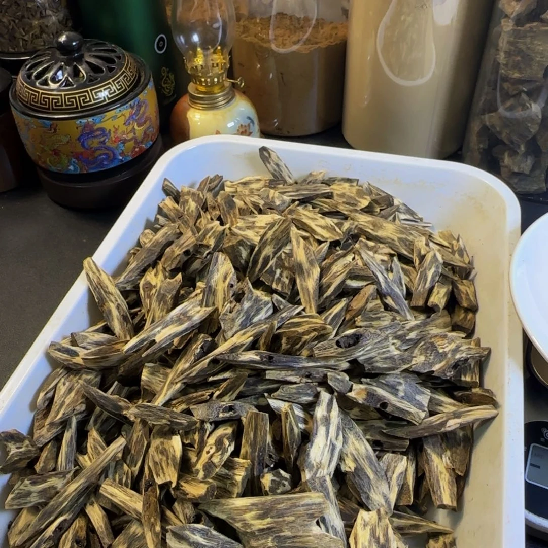 沉香碎屑沉香流油王块料100克