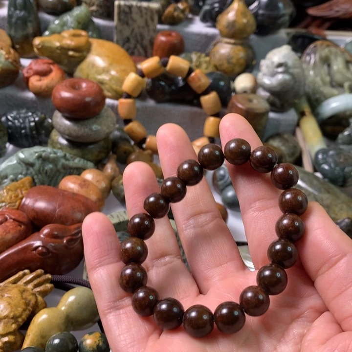 未镶嵌岫岩河磨玉（透闪石质玉）把件