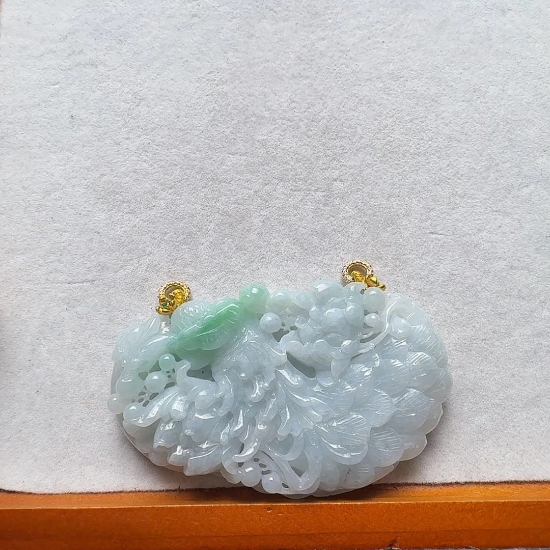 翡翠未镶嵌吊坠(赠链)