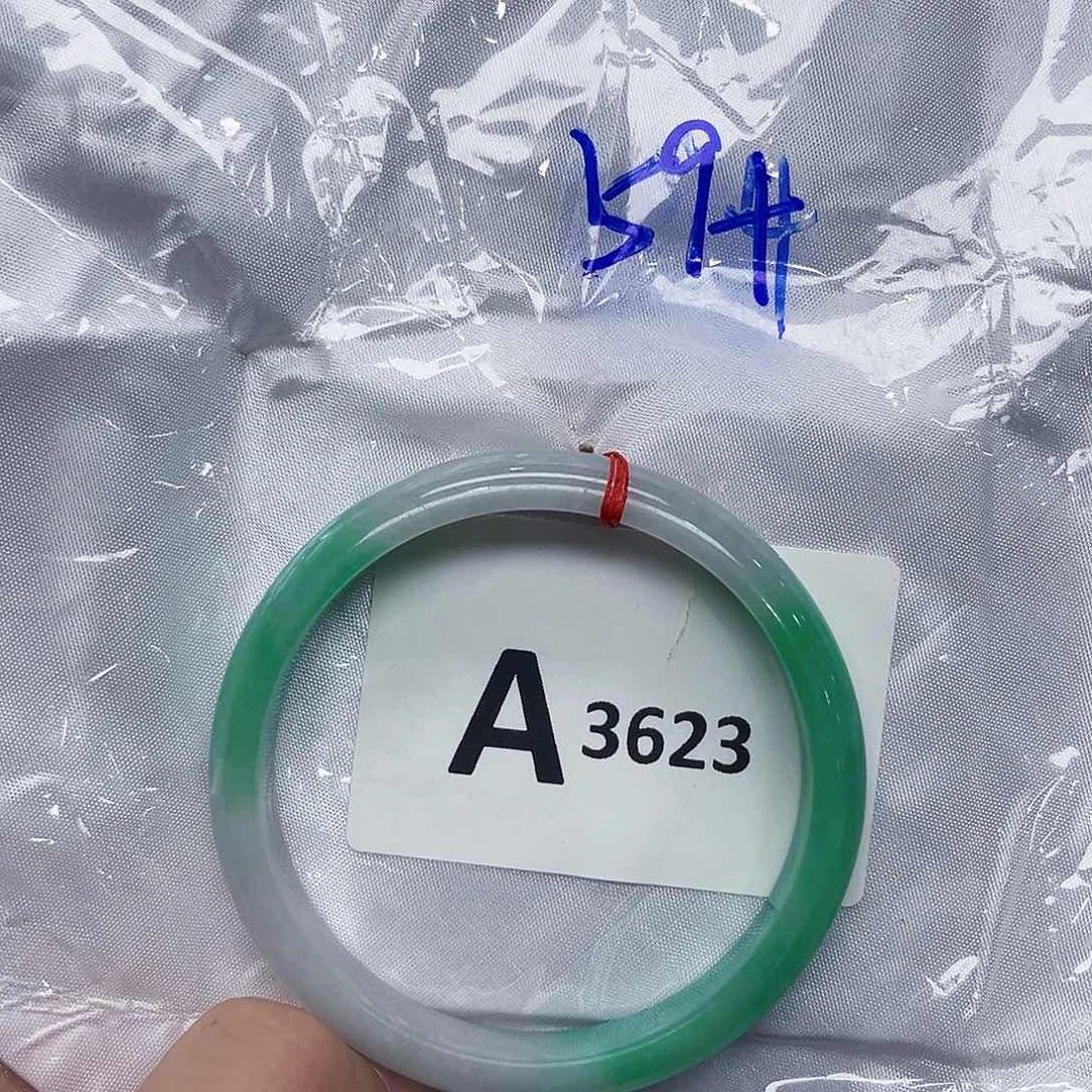 翡翠手镯未镶嵌手镯