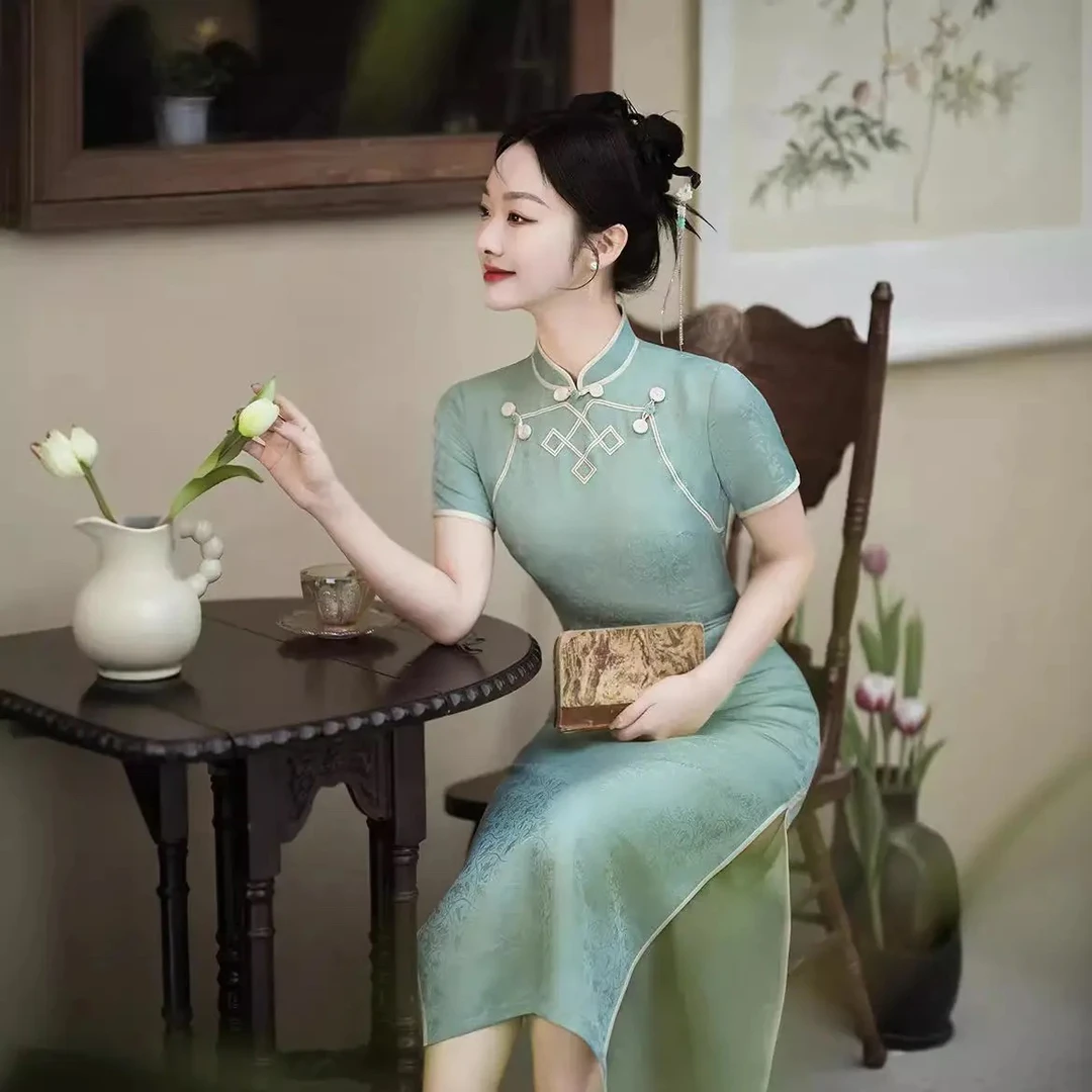 0305 【绿茵】 美玲襟 文香圆扣 暗纹提花 旗袍