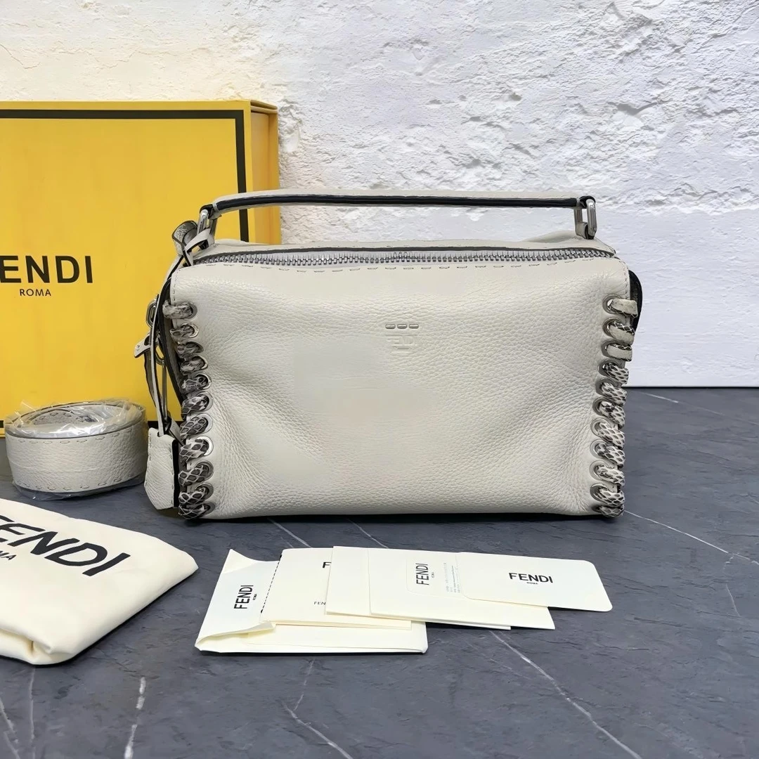 99新 FENDI/芬迪 /夏vv1023/单肩包/97110