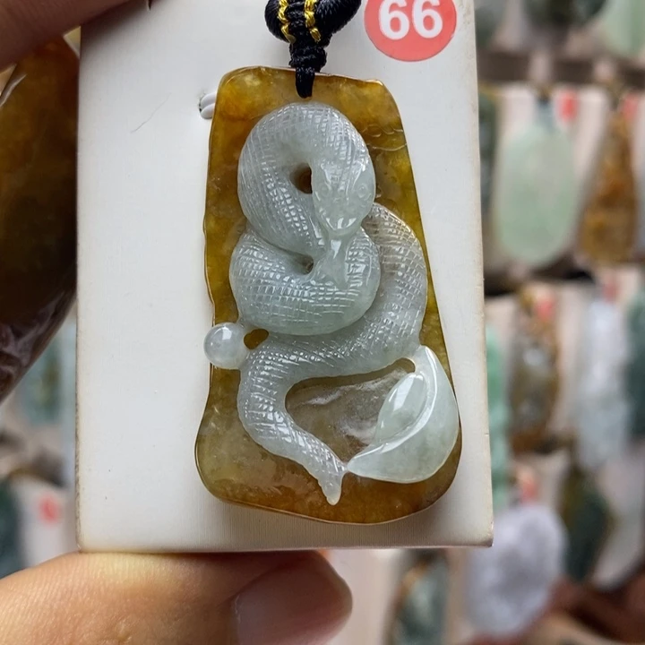 翡翠未镶嵌颈饰每天