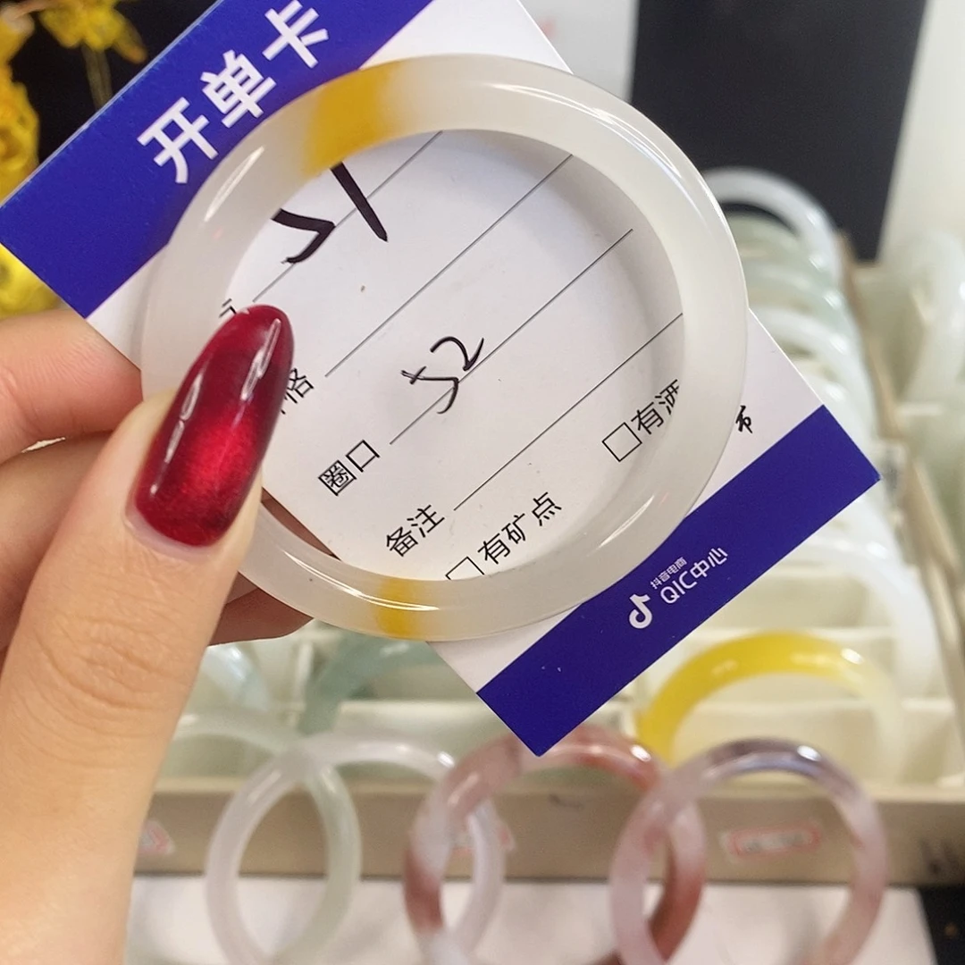 未镶嵌手镯石英质玉