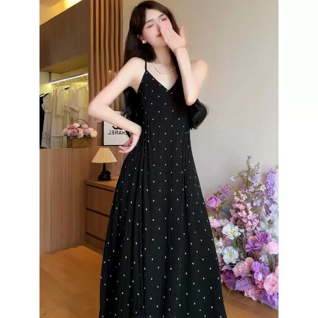 法式黑点点吊带连衣裙夏季2025时尚显瘦修身气质长高级感连衣裙