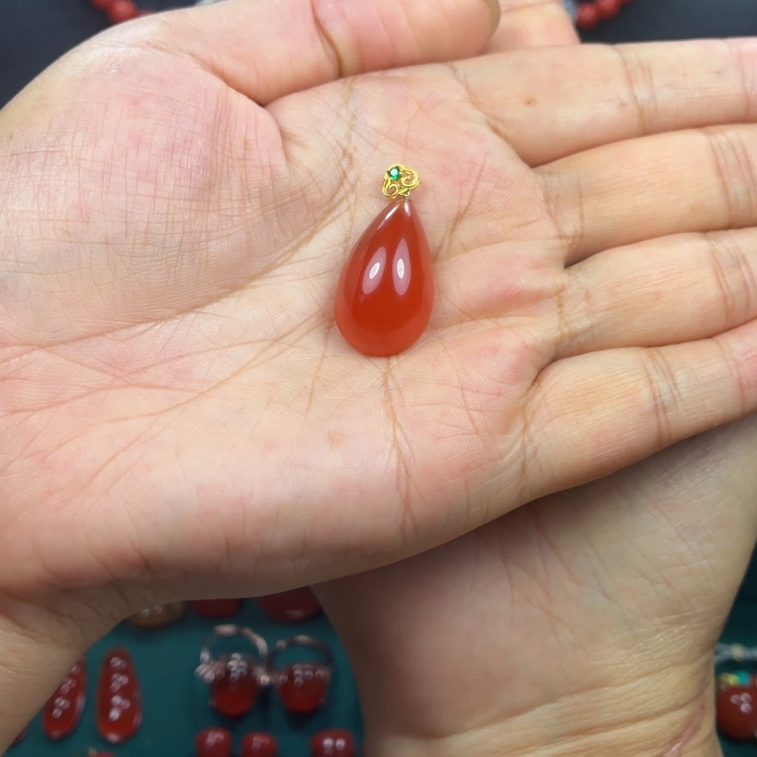 妖***牙颈饰18K金镶嵌南红玛瑙