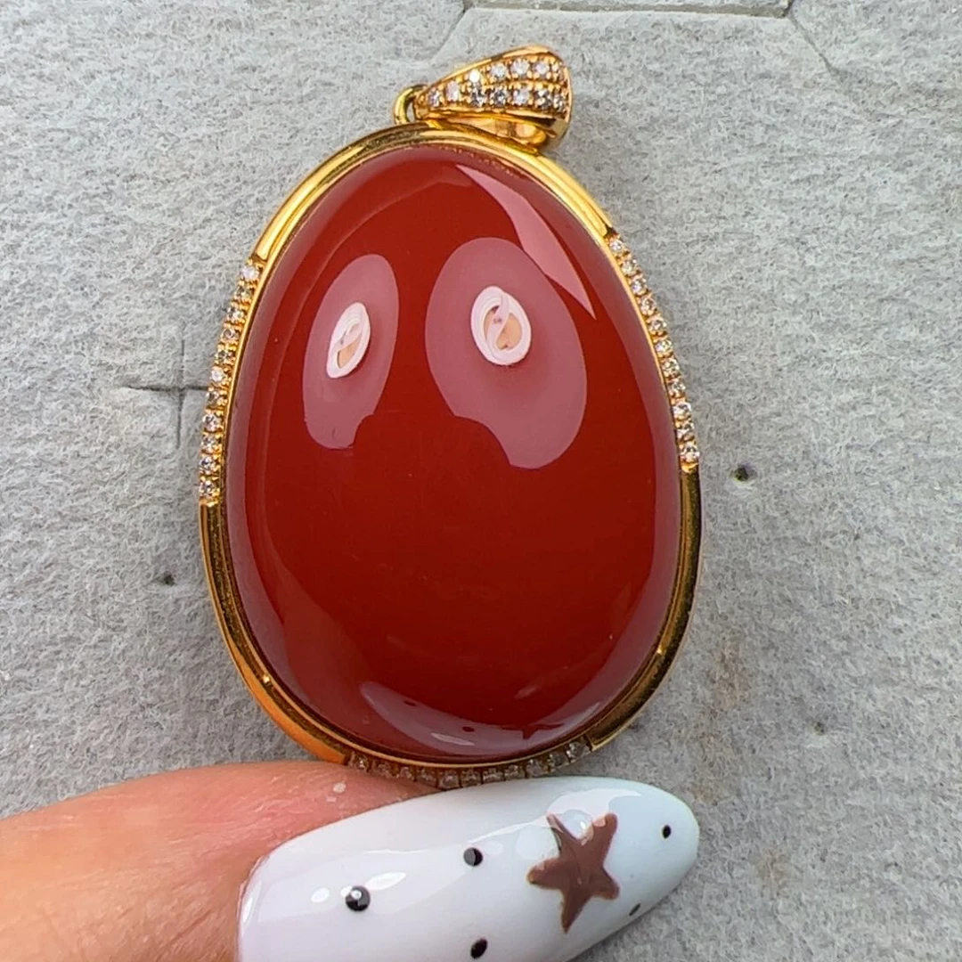 18K金镶嵌吊坠南红玛瑙