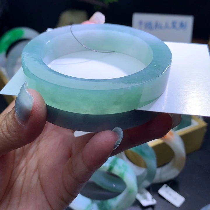 定制翡翠未镶嵌翡翠手镯