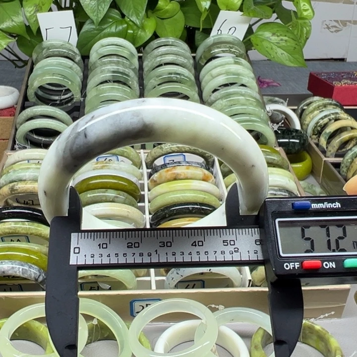 蛇纹石玉未镶嵌手镯46