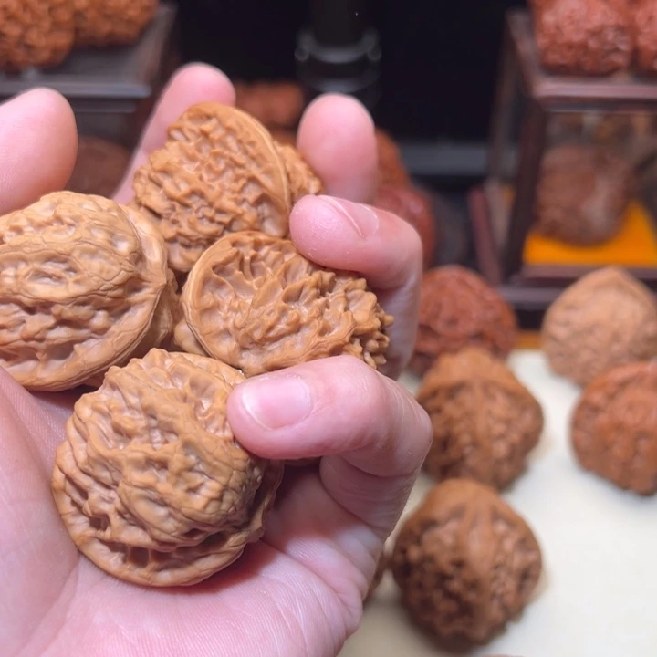 雄***哥吊坠桃核哈哈哈哈哈哈