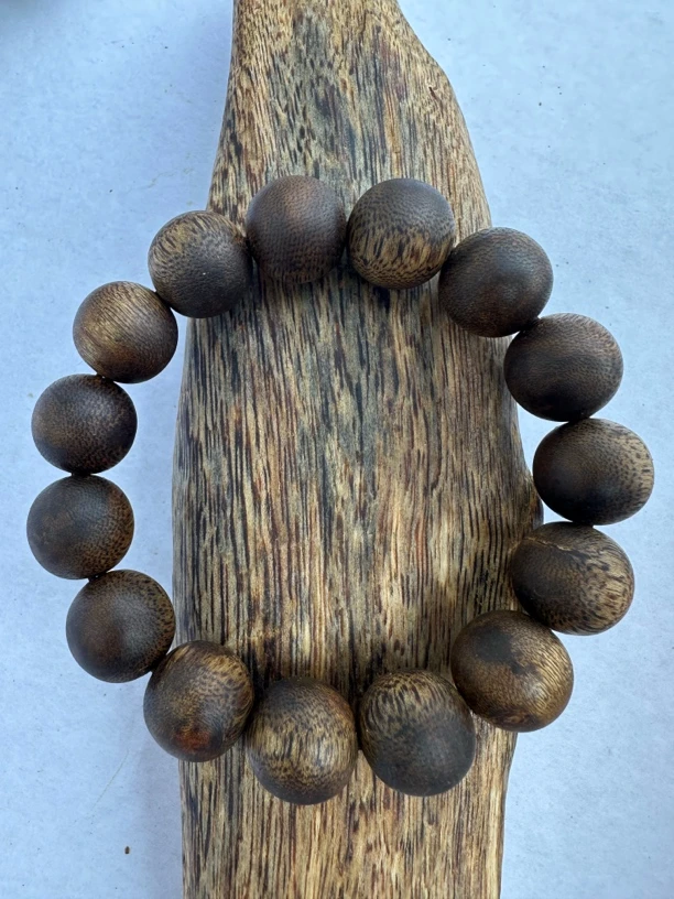 沉香【精品大料】天然种植沉香乌身老料卡1.5规格16颗➕