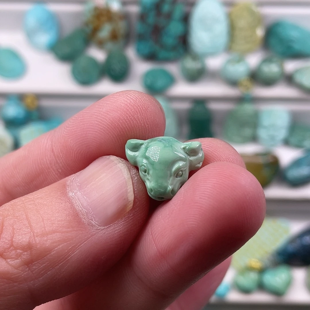 绿松石未镶嵌颈饰