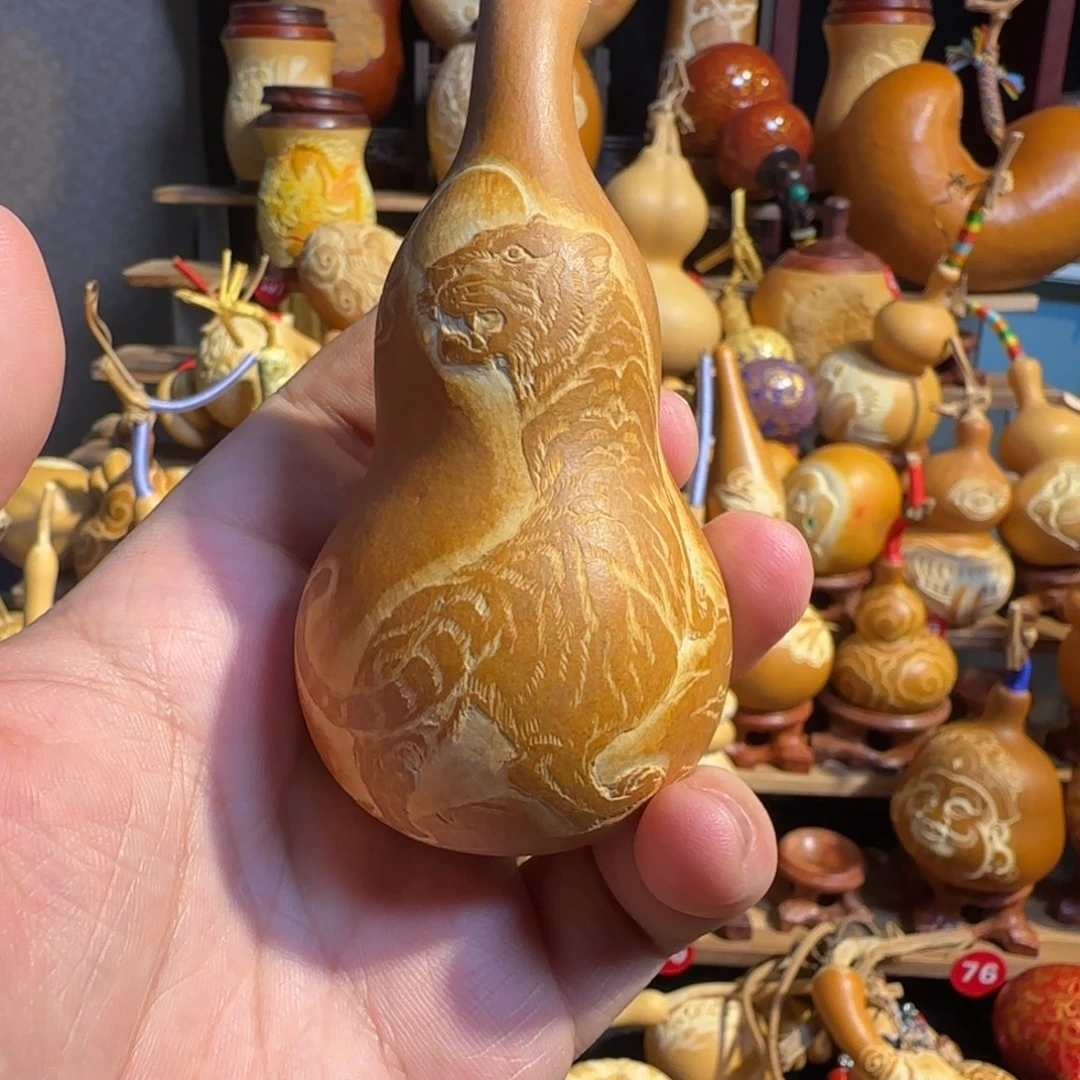 有机玻璃虎山行雕刻