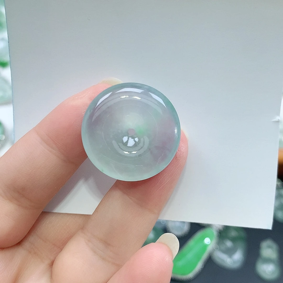 翡翠未镶嵌颈饰平安扣