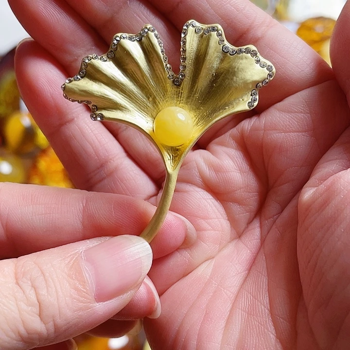 琥珀未镶嵌裸石胸针