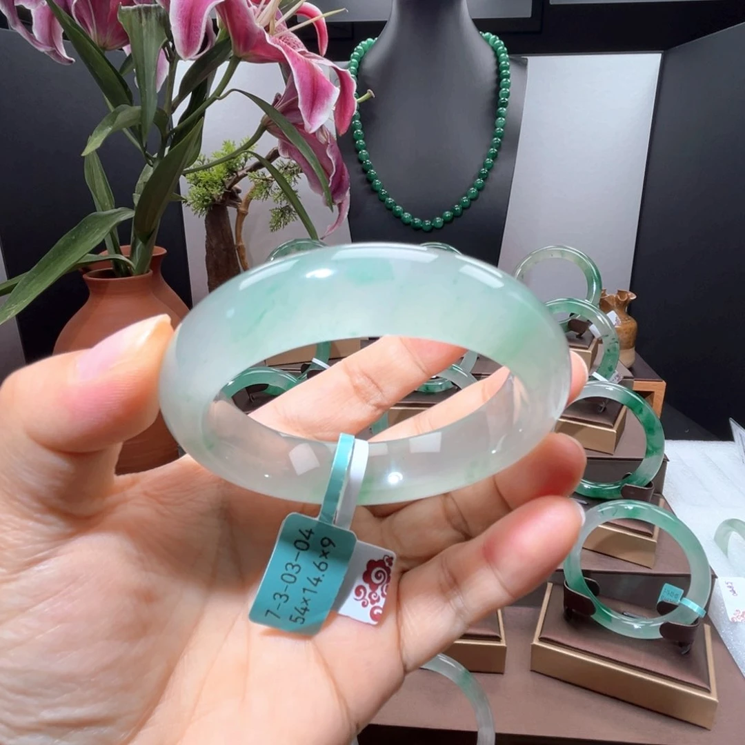 未镶嵌手镯石英质玉（非洲翠）白**小