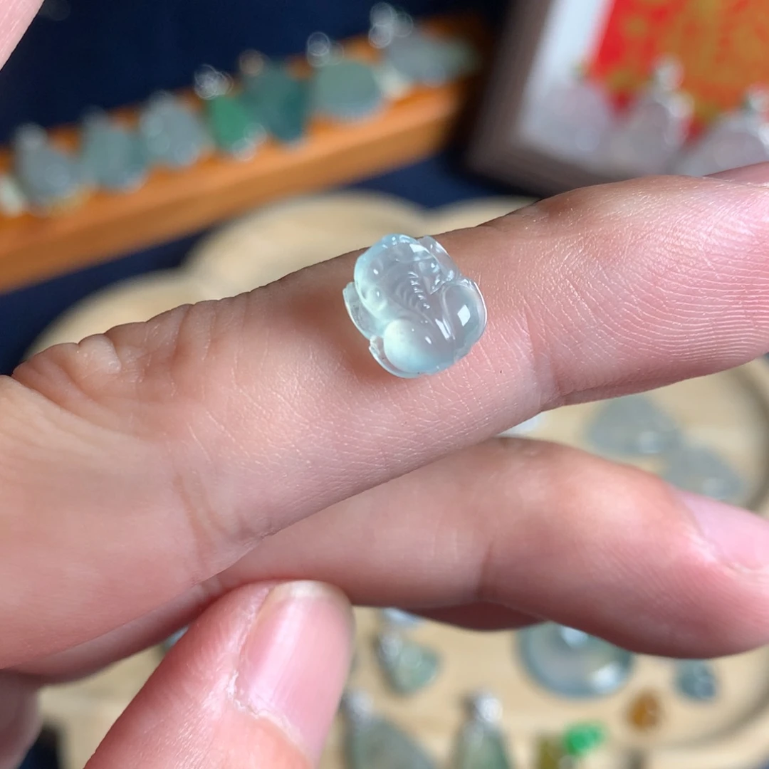 翡翠未镶嵌颈饰貔貅