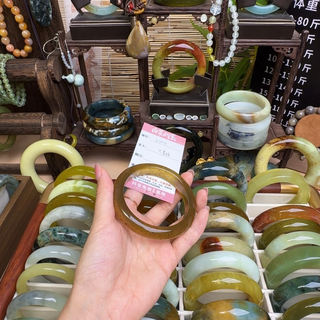 大****蛇纹石玉未镶嵌手镯