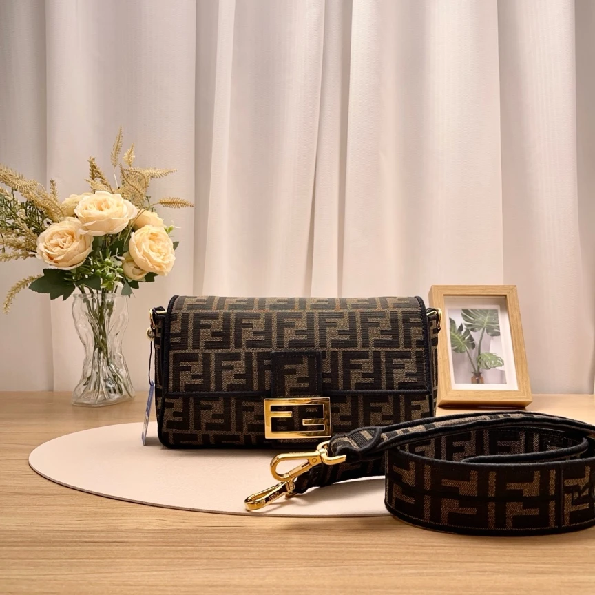 95新 FENDI/芬迪 Baette法棍/单肩包/4537