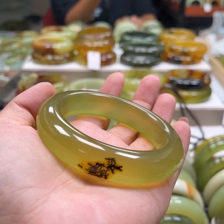 未镶嵌蛇纹石玉手镯