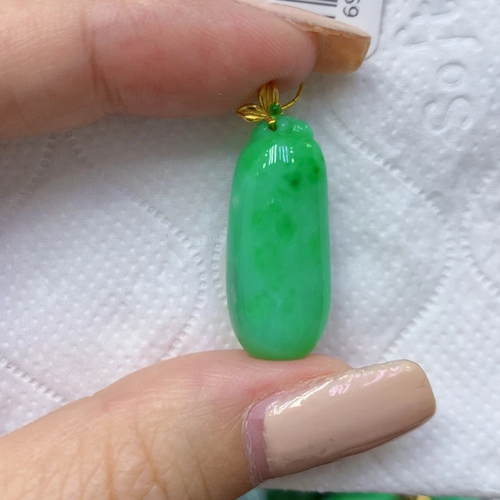 颈饰18K金镶嵌翡翠*️****