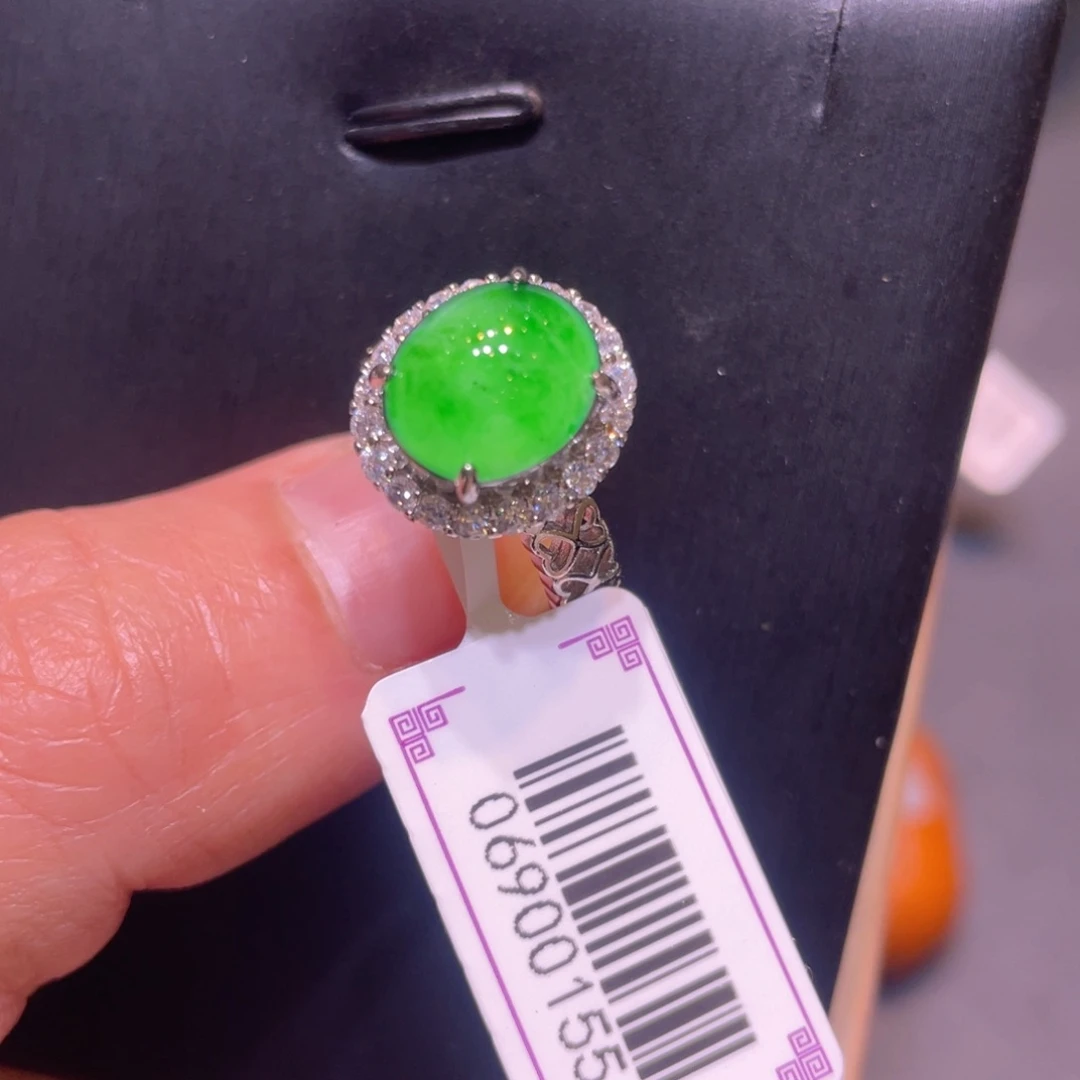 翡翠未镶嵌颈饰戒指