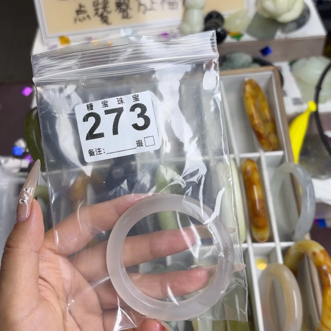 未镶嵌蛇纹石玉手镯一****?