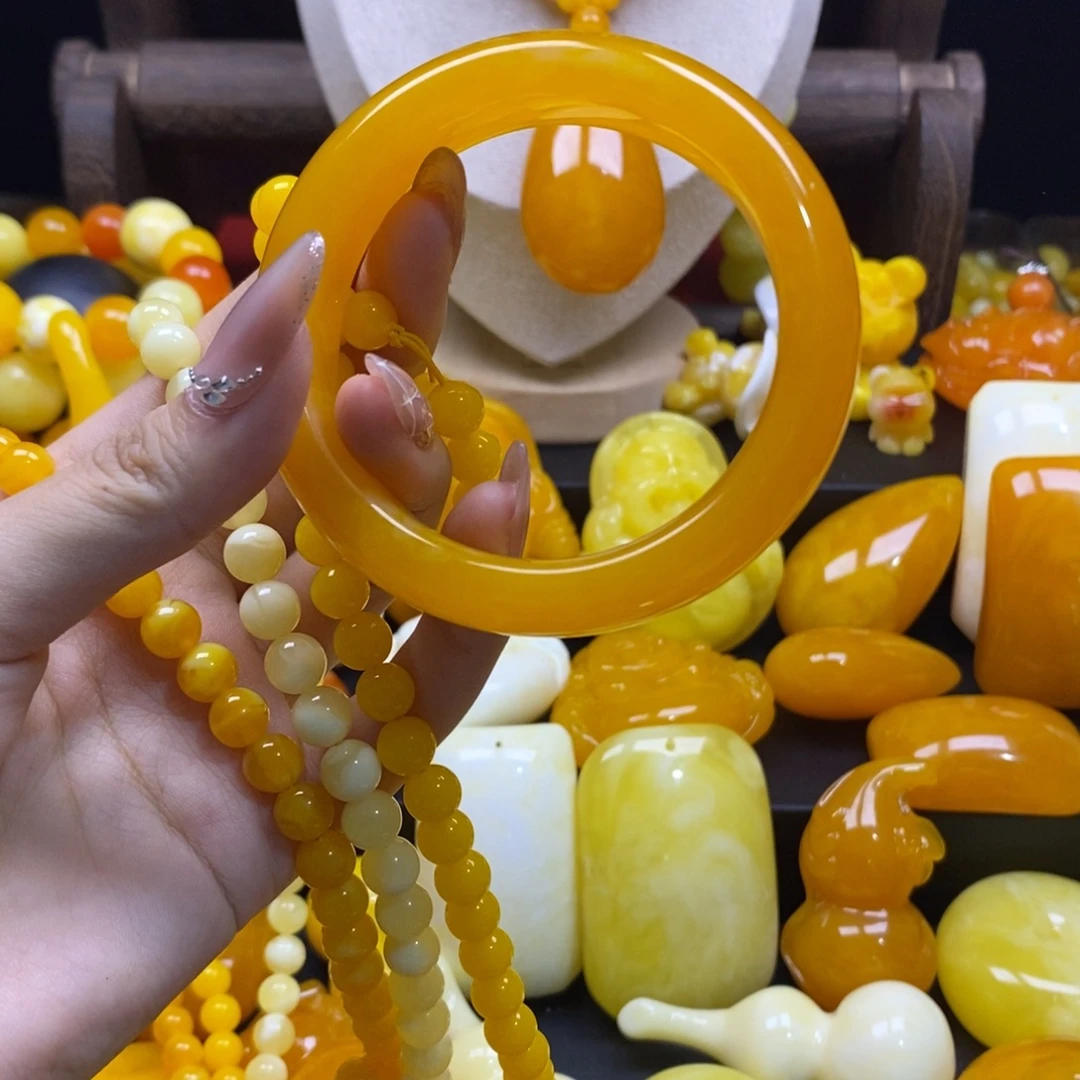 漾***非金属全品无暇老蜜手镯