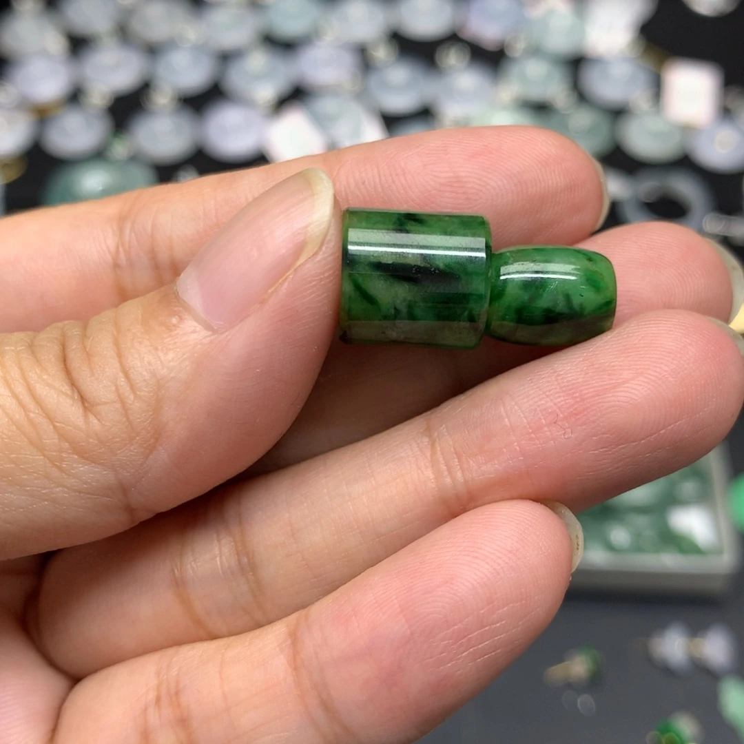 吊坠(不含链)未镶嵌翡翠木**石有纹裂